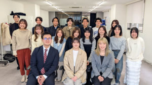 2025年入社式_天神支社全体写真