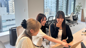 先輩と談笑